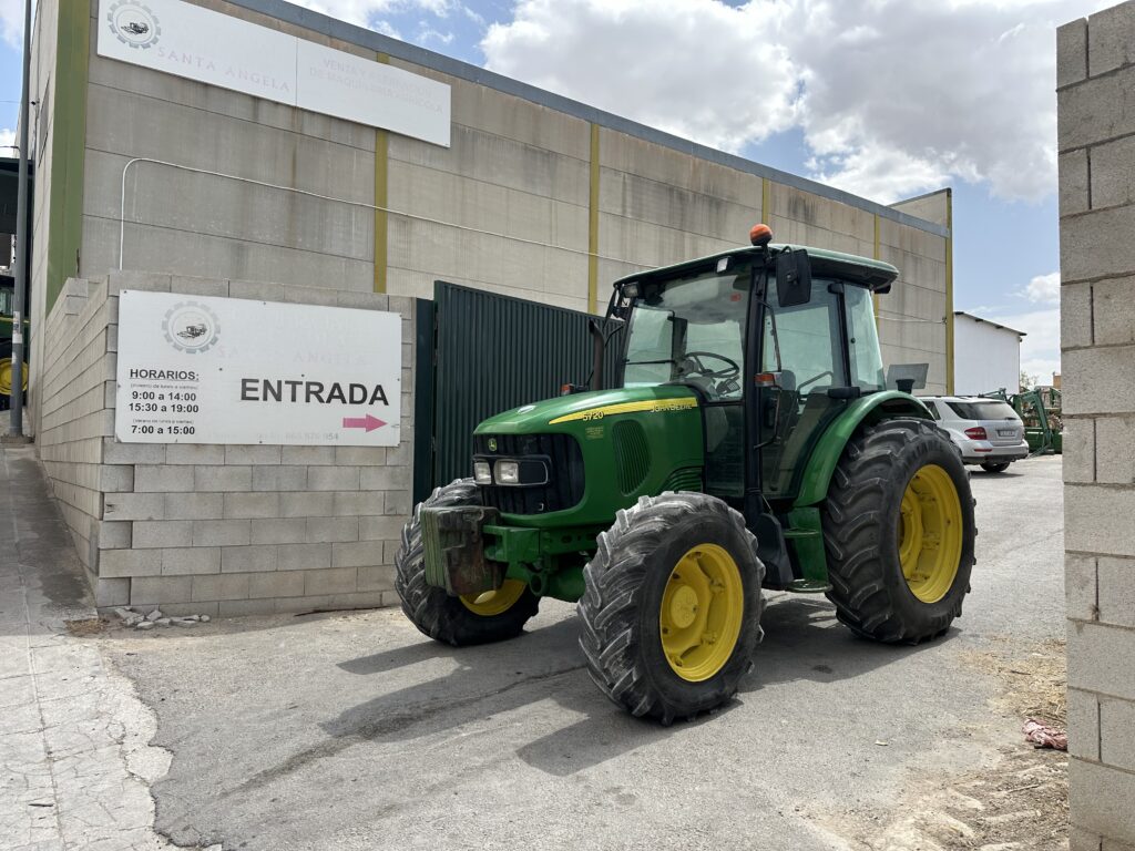 TRACTOR JOHN DEERE 5720